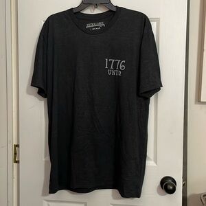 Men's dark gray 1776 UNITED "an appeal to Heaven" t-shirt. Size XL